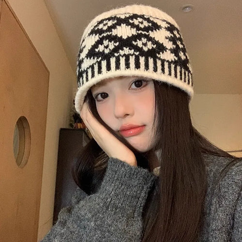 Vintage Hat With Small Face And Versatile Yarn Hat