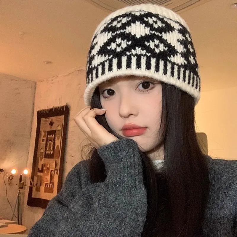 Vintage Hat With Small Face And Versatile Yarn Hat